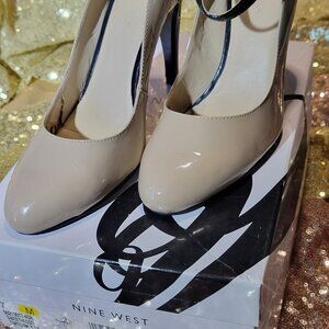 Women's Nine West beige and black close toe pump with ankle strap in size 6.5